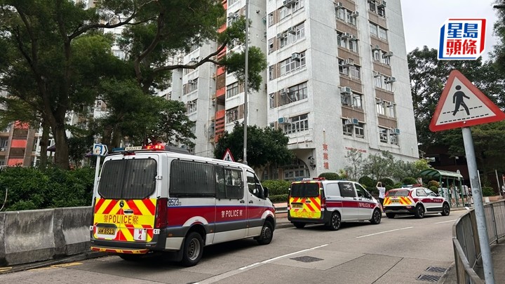 东业楼发生双尸命案，警方在场调查。曾志恒摄