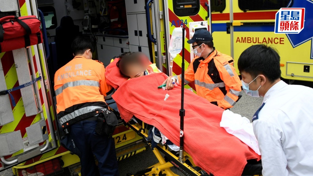 女傷者手腳骨折送院。楊偉亨攝