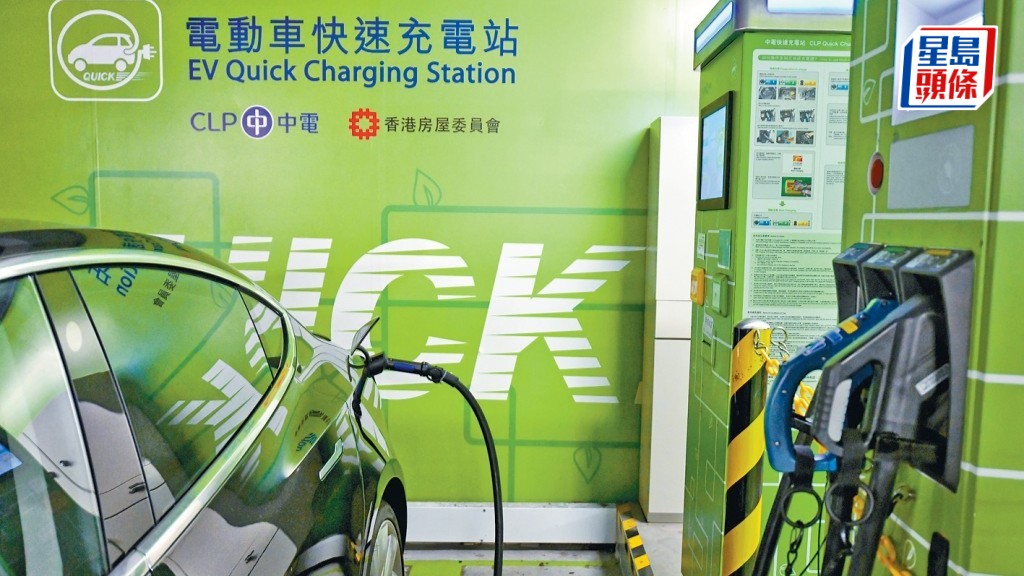房署指預計在2024至2027年會在新落成屋邨提供6600個充電泊位。資料圖片