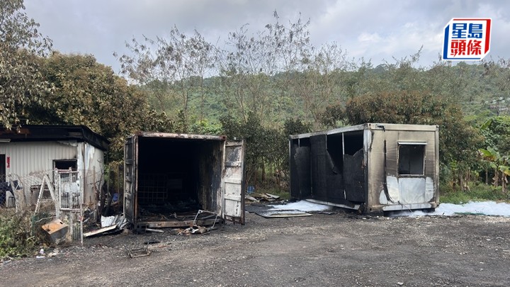 空地兩個貨櫃起火爆炸，消防救熄。梁國峰攝