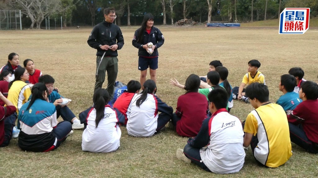 鳳溪廖萬石堂中學為25名中三生安排「英語欖球訓練班」，協助學生提升英語的學習動機。 歐文瀚攝