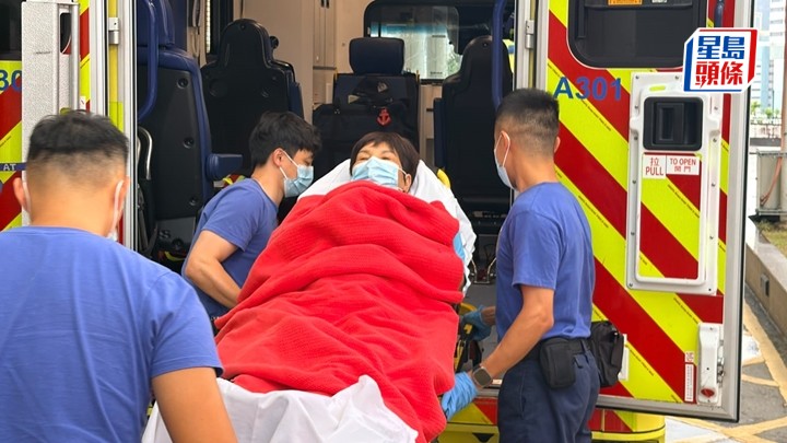 女工获送院治理。梁国峰摄