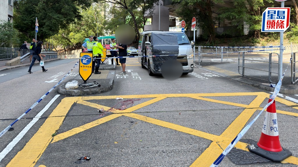 客貨車撞倒過路婦。梁國峰攝