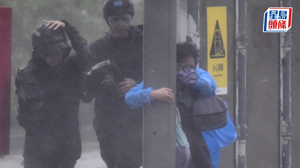 梁榮武認為現時的風暴潮威脅仍未解除。何君健攝