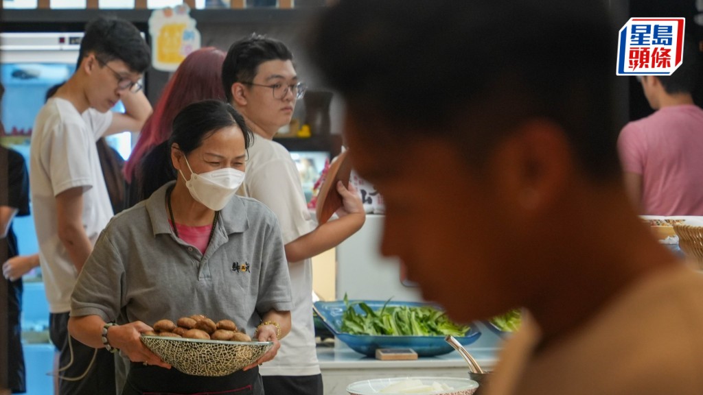 輸入外勞︱去年放寬26工種近3萬外勞獲批 侍應佔最多逾5000人 近3000名初級廚師