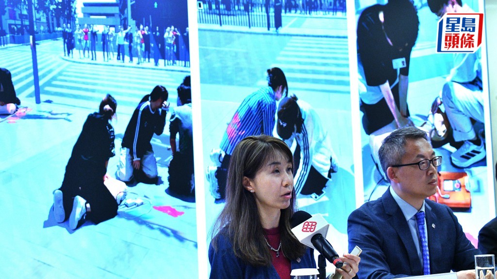 李泳怡（左）指，「混合沉浸式虛擬環境」有助學生在接近真實環境的場景下，訓練心肺復甦法等急救技巧。 何健勇攝