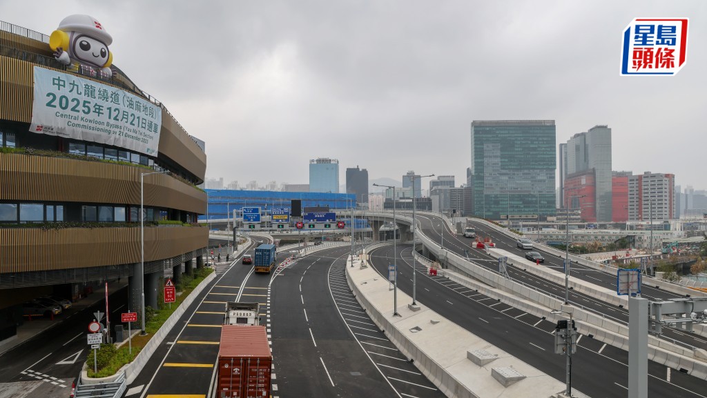 今日是中九龍繞道（油麻地段）開通後首個工作天。何家豪攝