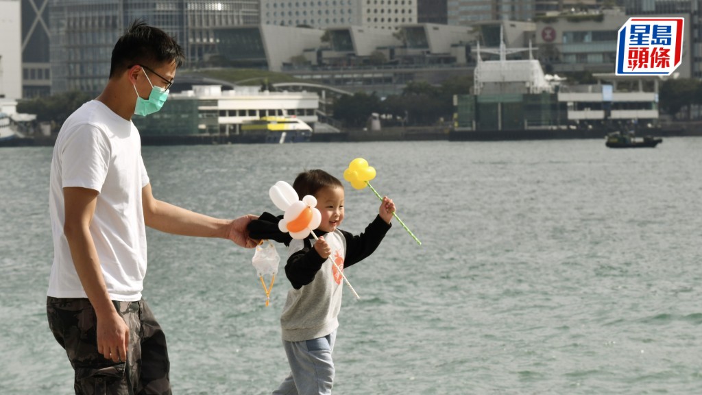 港人生育率降至歷史新低 調查揭七成七人不願生育 婦聯：仍未突破三大結構障礙