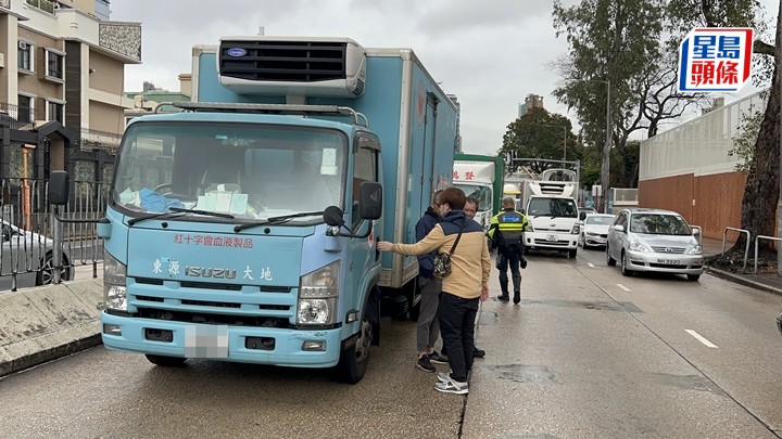意外涉及紅十字會外判公司運載血製品貨車。林思明攝