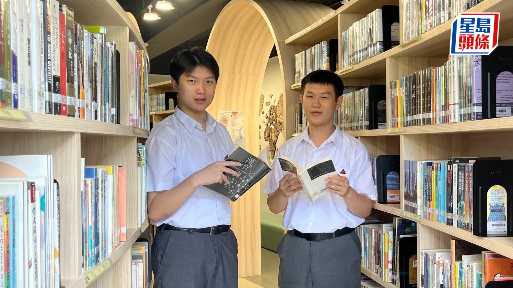 周爾軒（右）與童斌，分別獲清華大學及香港大學醫科取錄，沿着不同路徑走上「白袍之路」。 唐綺晴攝
