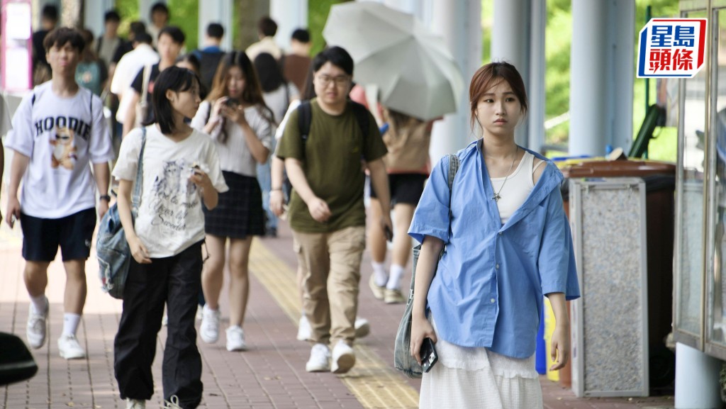 教資會數字顯示，2024/25學年八大全日制學士學位畢業生的全職就業學生比例按年減少，但平均年薪錄得增長。資料圖片
