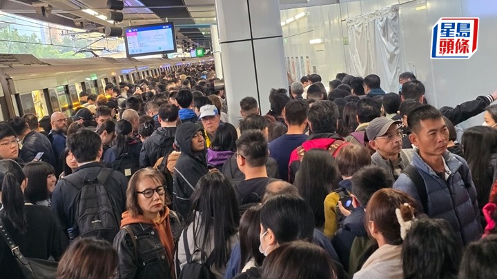 港鐵藍田站與調景嶺站之間電力故障，觀塘綫行車受阻。