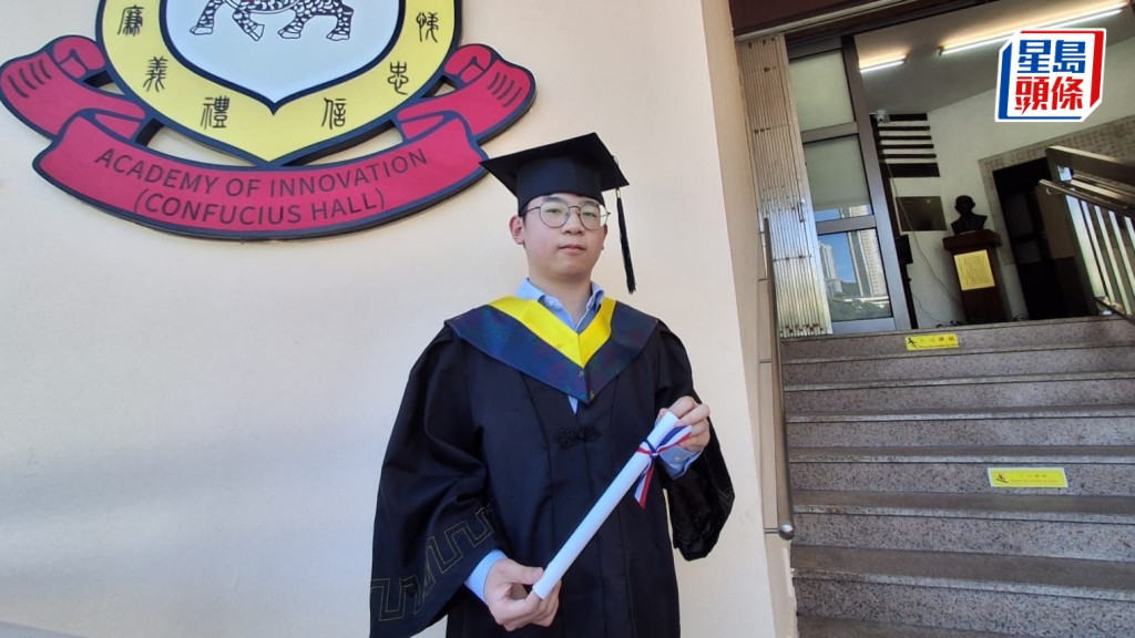 15歲的張祖謙今年在英國高考考獲兩科A*及3科A的佳績,獲港大取錄,跳級入讀理學士課程。歐文瀚攝