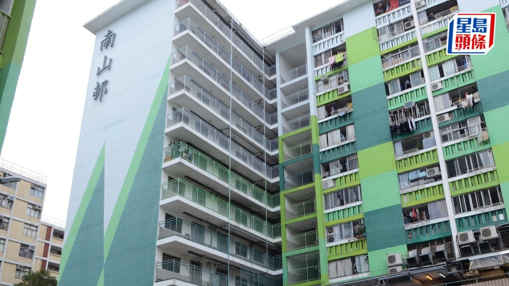 石硤尾南山邨社區中心後門被燒焦 警閃電拘23歲同邨縱火男