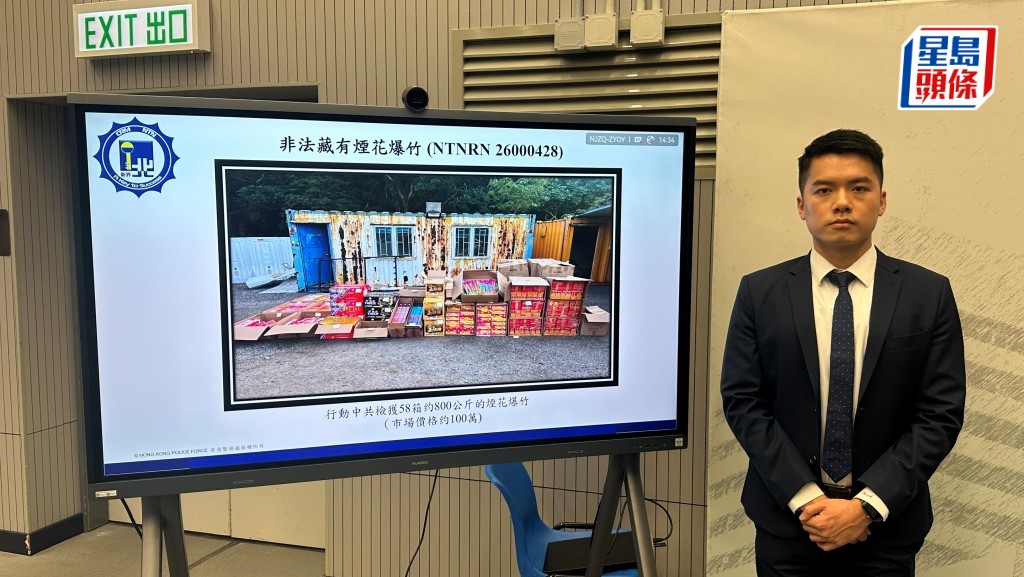 警方於昨(26日)在屯門展開一個打擊非法藏有煙花炮竹的行動。劉漢權攝
