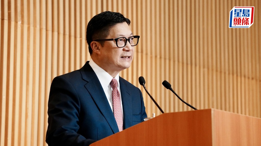 巴士安全帶｜鄧炳強：佩戴安全帶可減低傷亡  無論有否法例也建議市民佩戴。汪旭峰攝