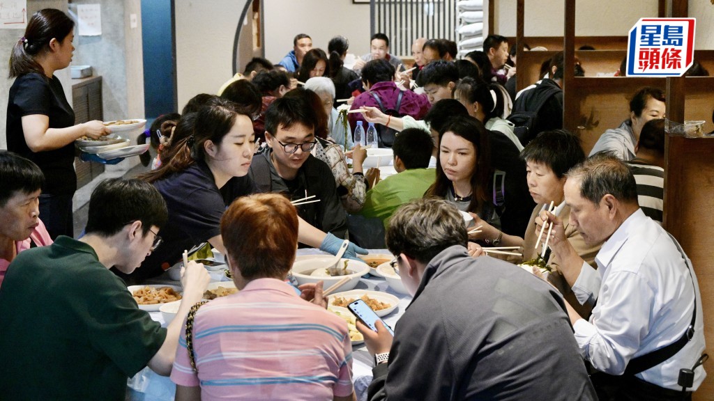 2025年第二季的食肆總收益價值的臨時估計為271億元，按年上升0.8%。資料圖片