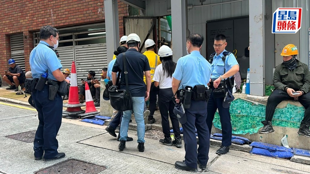 警員及勞工處人員在地盤調查事件。劉漢權攝