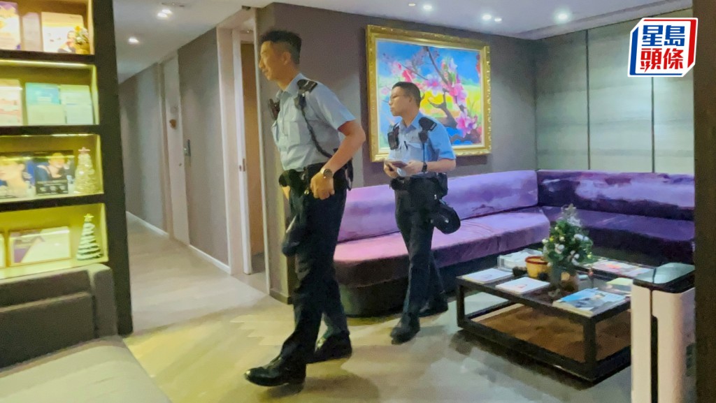 警員到美容中心調查。林思明攝