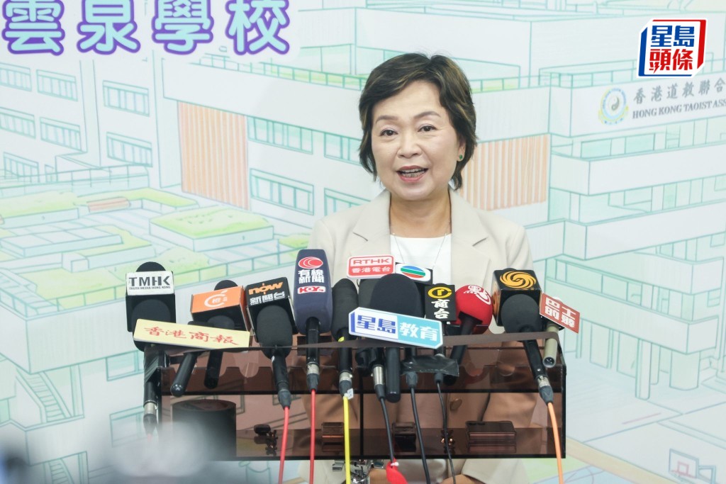 蔡若蓮表示，教育局未來將繼續保持軟着陸的措施及策略，協助學校有序適應學齡人口結構性下降。何家豪攝