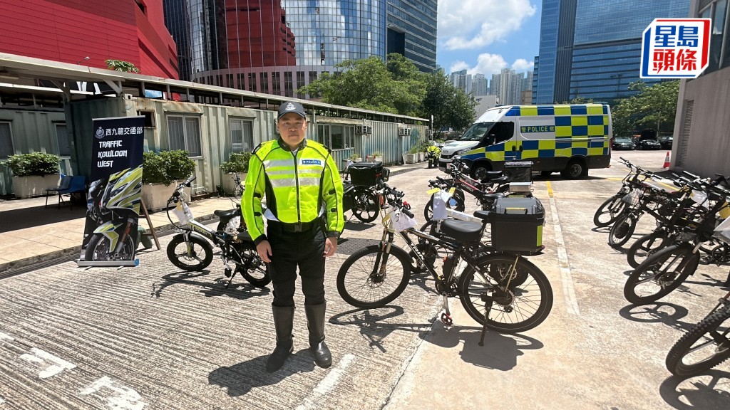 警方展開打擊非法駕駛電動單車行動。林思明攝
