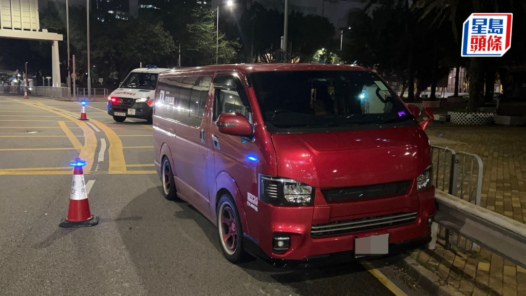 客貨車男司機駕駛期間暈倒，送院搶救後不治。蔡楚輝攝