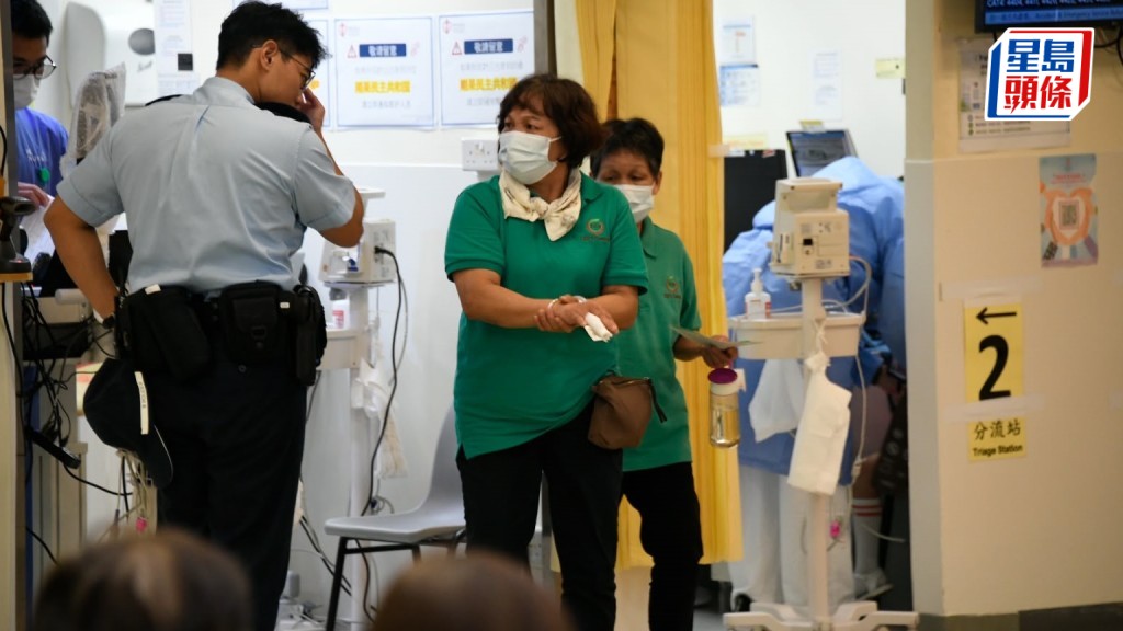 受傷女工送院治理。楊偉亨攝