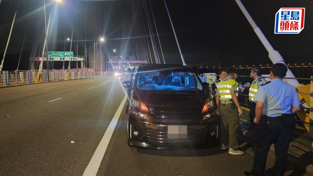 汀九橋男子棄車跳橋 水警救起昏迷送院搶救。黎志偉攝