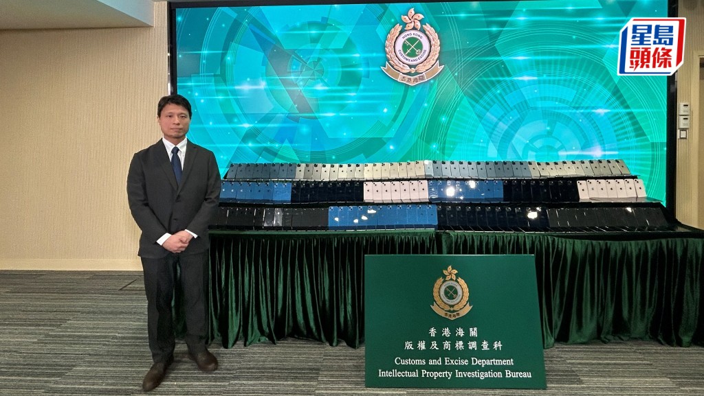 海關打擊冒牌貨檢市值640萬元冒牌貨品拘2男。林思明攝