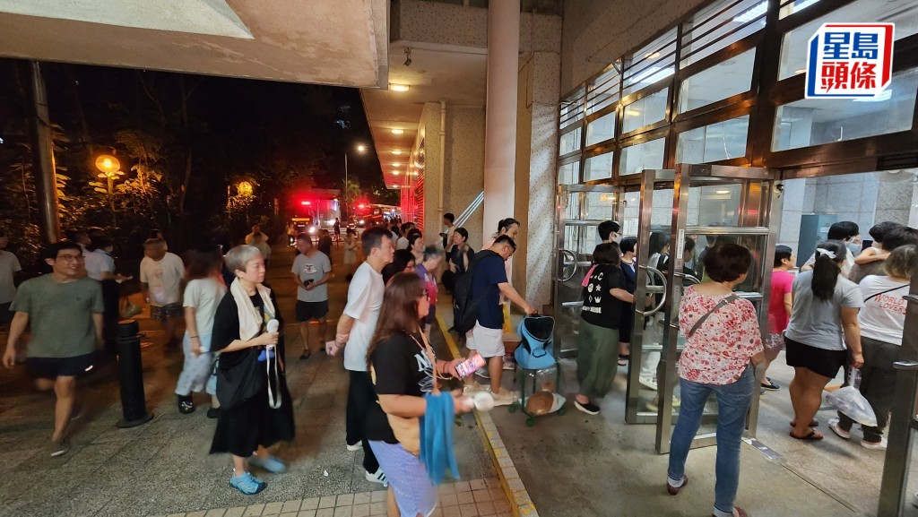 逾百名居民疏散。黎志偉攝
