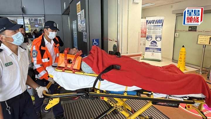 男工受傷，由救護車送院。梁國峰攝