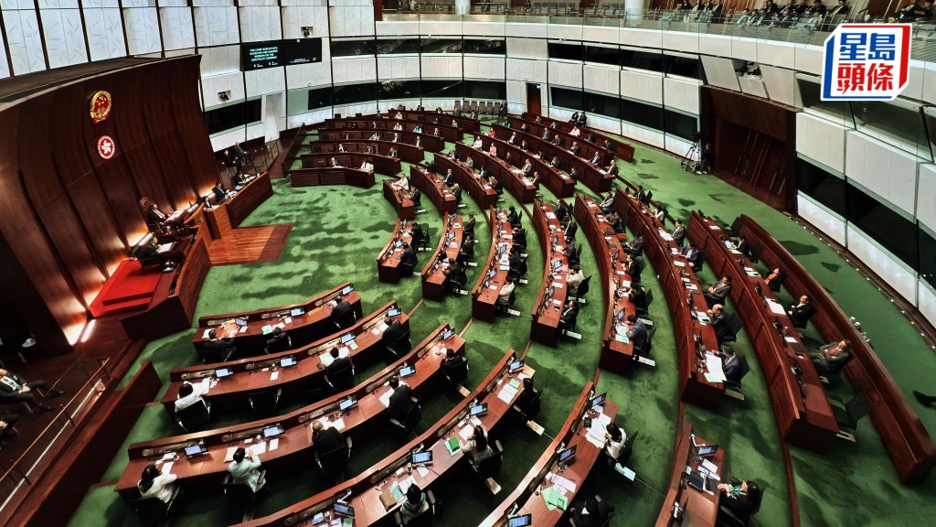 立法會今早（18日）舉行行政長官答問會，歷時約1小時30分鐘。