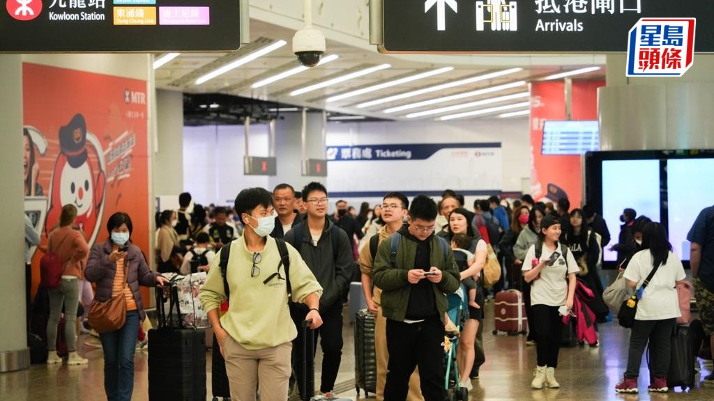 除夕元旦長假踏入最後一日,截至今日晚上九時,本港出入境人數共有約78萬人次。吳艷玲攝