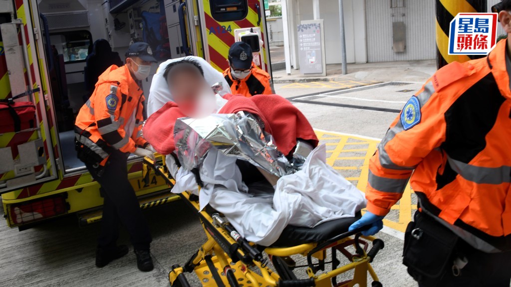 墮海少年清醒送院。楊偉亨攝