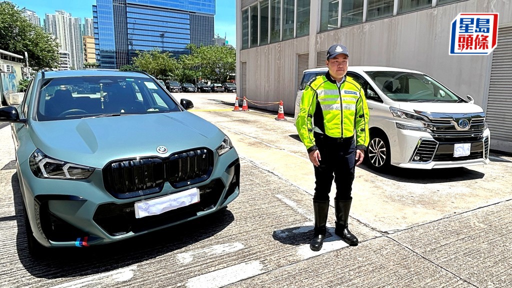 警放蛇截獲兩部白牌車。蔡楚輝攝