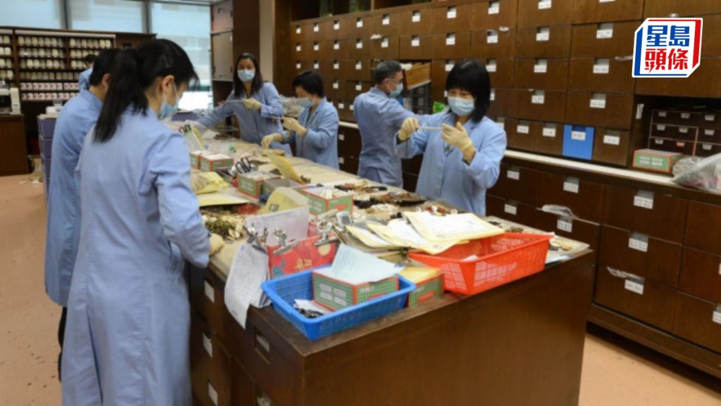 消息指政府正研究將自願醫保計劃擴至涵蓋中醫醫院。資料圖片