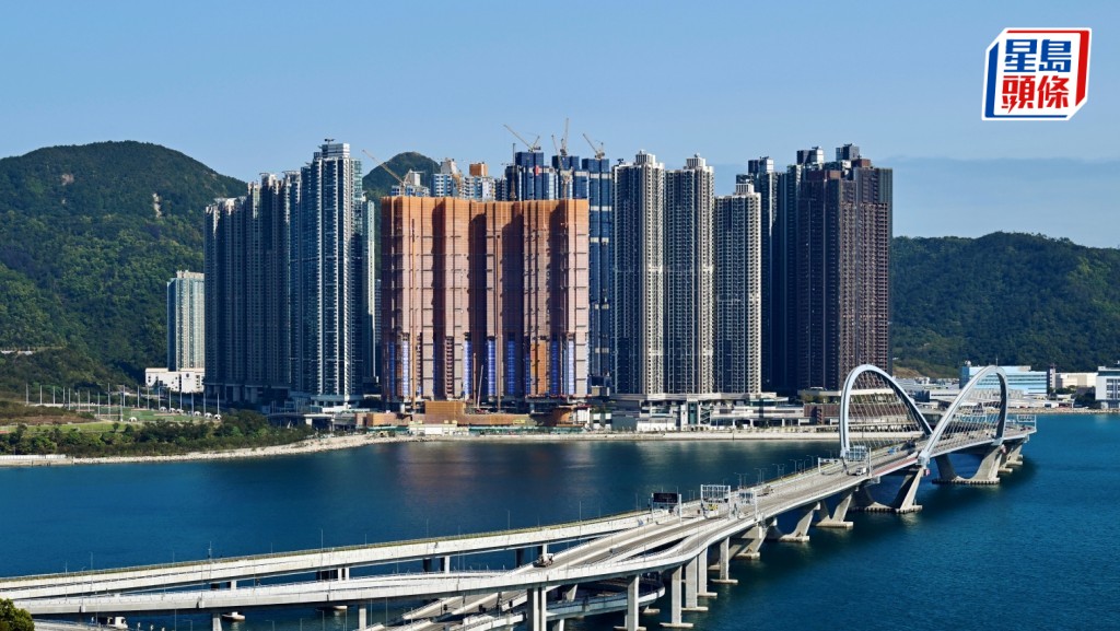 日出康城途人跌出小包粉末 保安見疑即報 警證實為氯胺酮拘36歲男