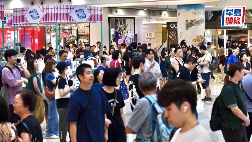 國慶黃金周|入境旅客164萬人次 內地客佔140萬 1300內地團訪港按年升24%。資料圖片