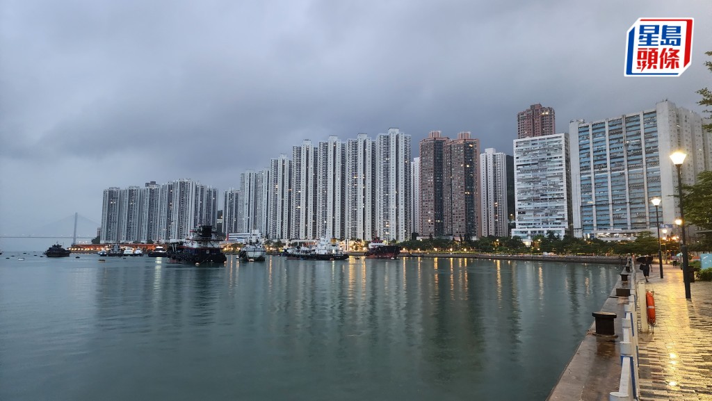 天文台7時30分發出黃色暴雨警告信號 料有強陣風吹襲 新界錄得超過20毫米雨量