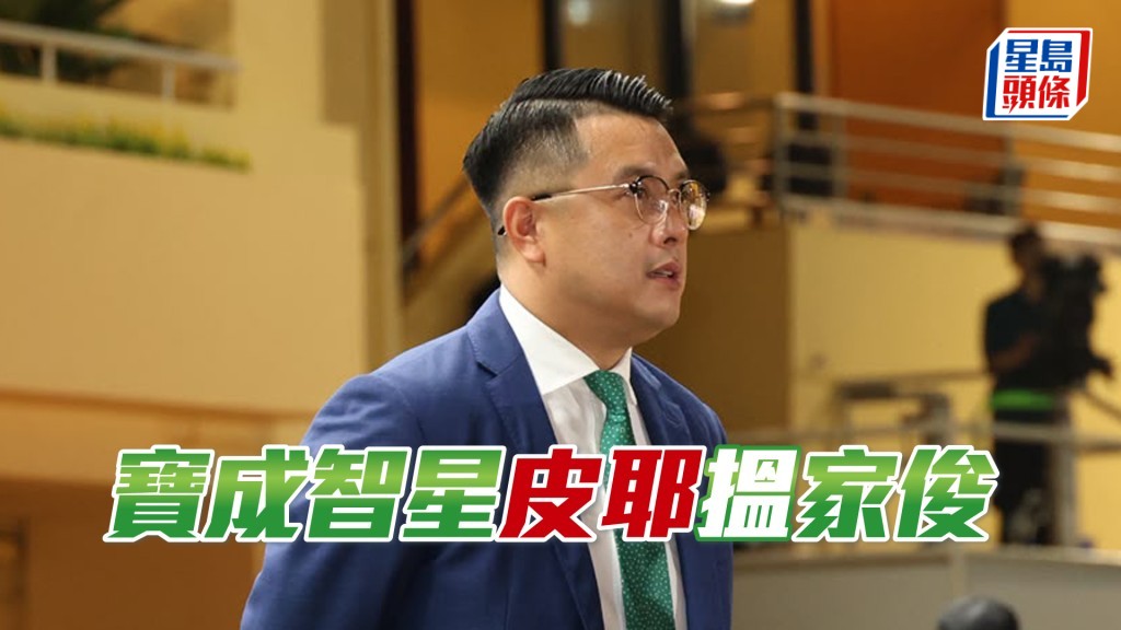 今朝「寶成智星」試閘前伍鵬志一度捉住梁家俊傾談。