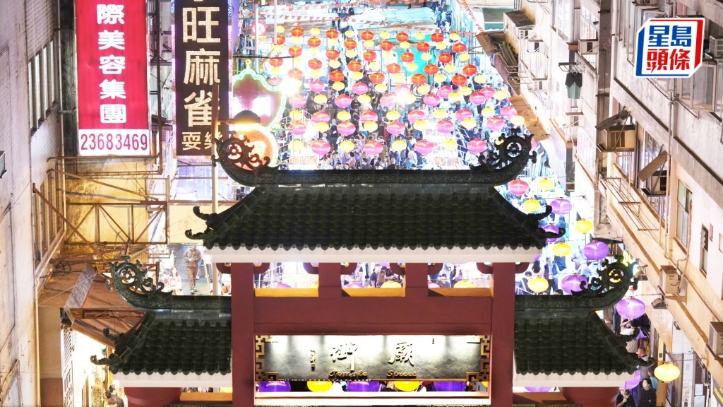 廟街夜繽紛開鑼吸引不少人前往。資料圖片