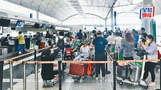 機場上月客運量及飛機起降量均創疫後新高。資料圖片