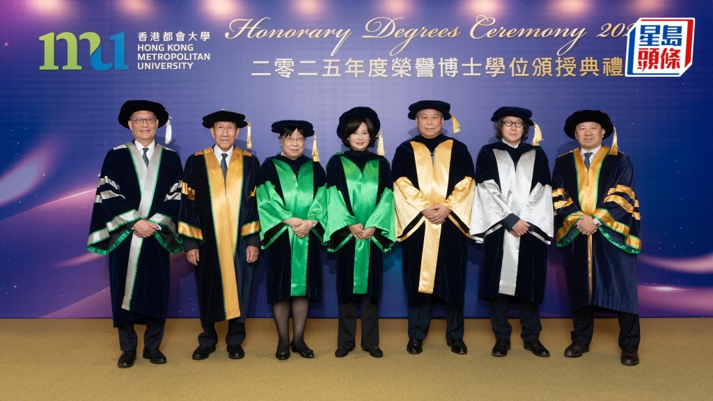 都大副校監方正（左二）、校董會主席黃天祥（右一）及校長林群聲（左一）與榮譽博士合照。都大提供