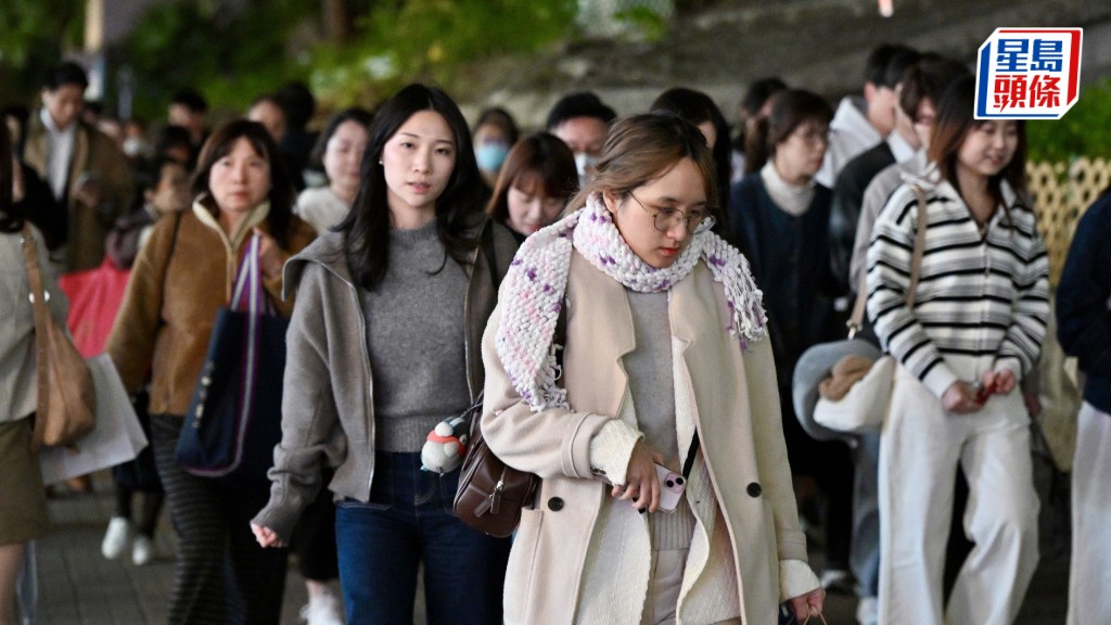 天气干燥｜正午湿度降至30% 天文台料明日日夜温差达7度 11.27高地吹7级风