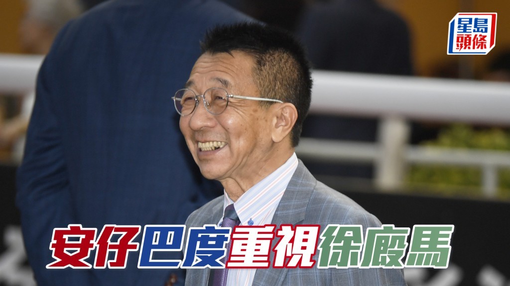 昨朝田泰安和巴度到場親操「天寶威威」同「豐辰」。