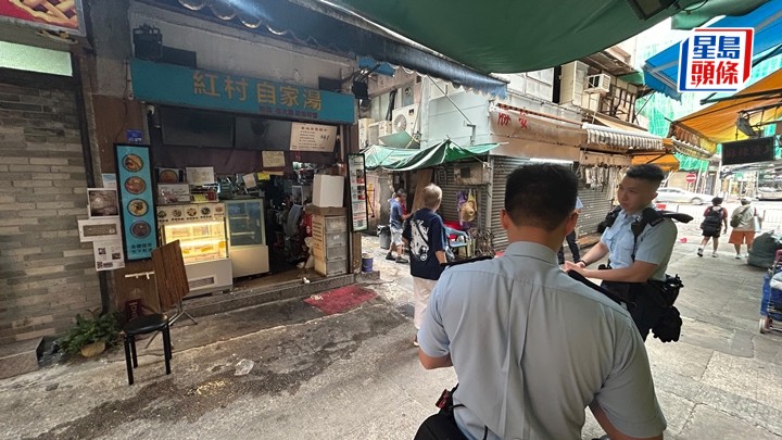 自家湯店失火，警員在場調查。蔡楚輝攝