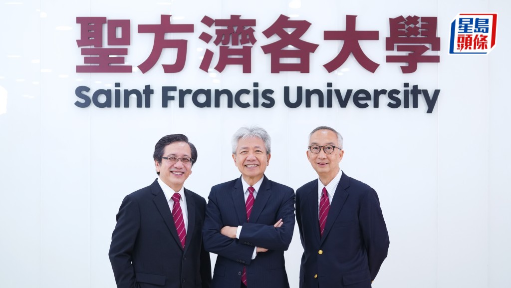 方大任命呂大樂(右一)加盟方大任社科院教授，梁鏡威(左一)出任副校長主理學術及質素保證，中間為張仁良。方大提供