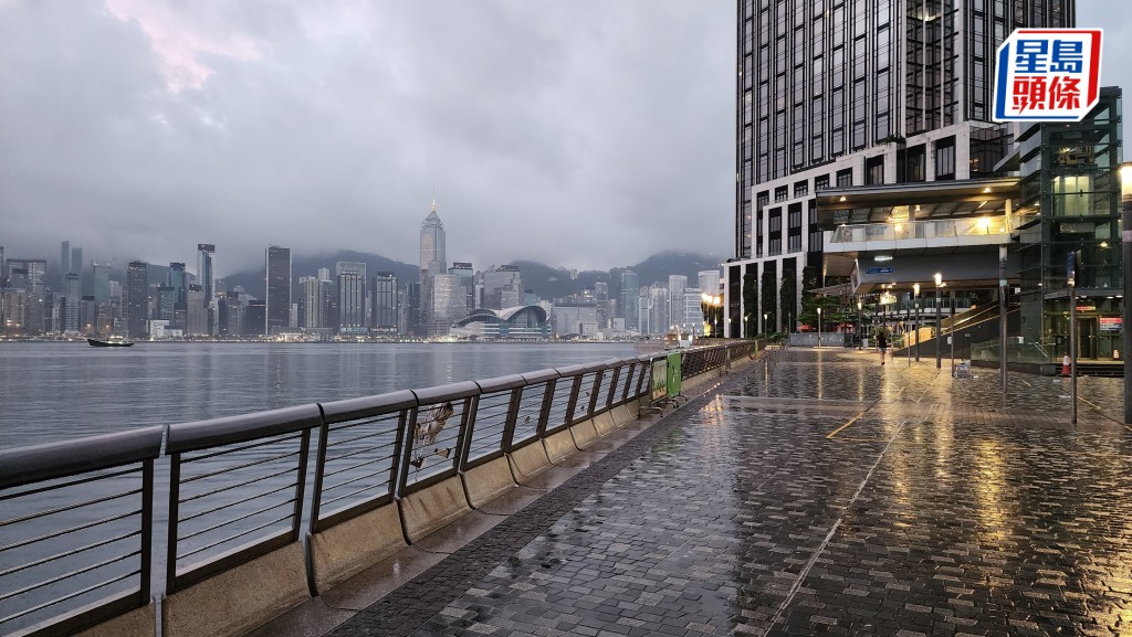 天文台料連落九日雨,有驟雨狂風雷暴,8.16雨勢有時頗大。黎志偉攝