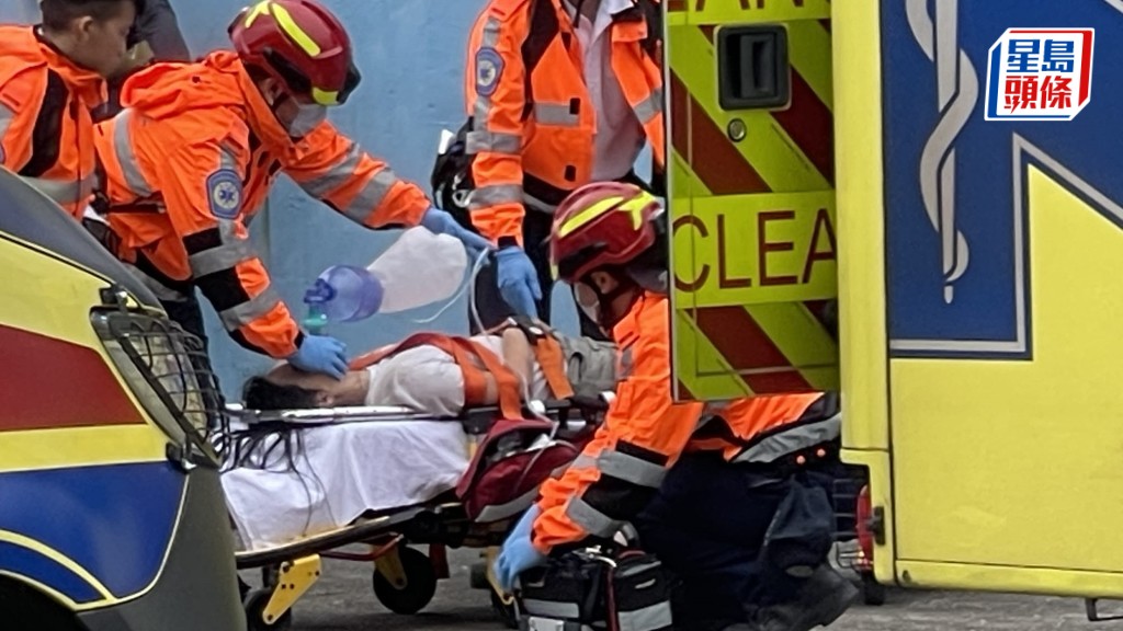 涉事家庭成員被捲海中後獲救援人員拯救送院。資料圖片