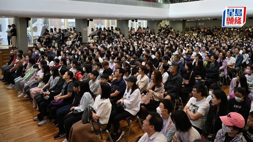 聖保羅男女中學中一入學簡介會吸引約1000名家長及學生出席。蘇正謙攝